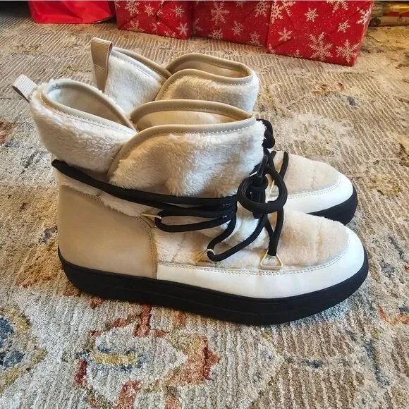 Scoop Women's Faux Shearling Boots, Taupe, sz 10, like new - Picture 5 of 8